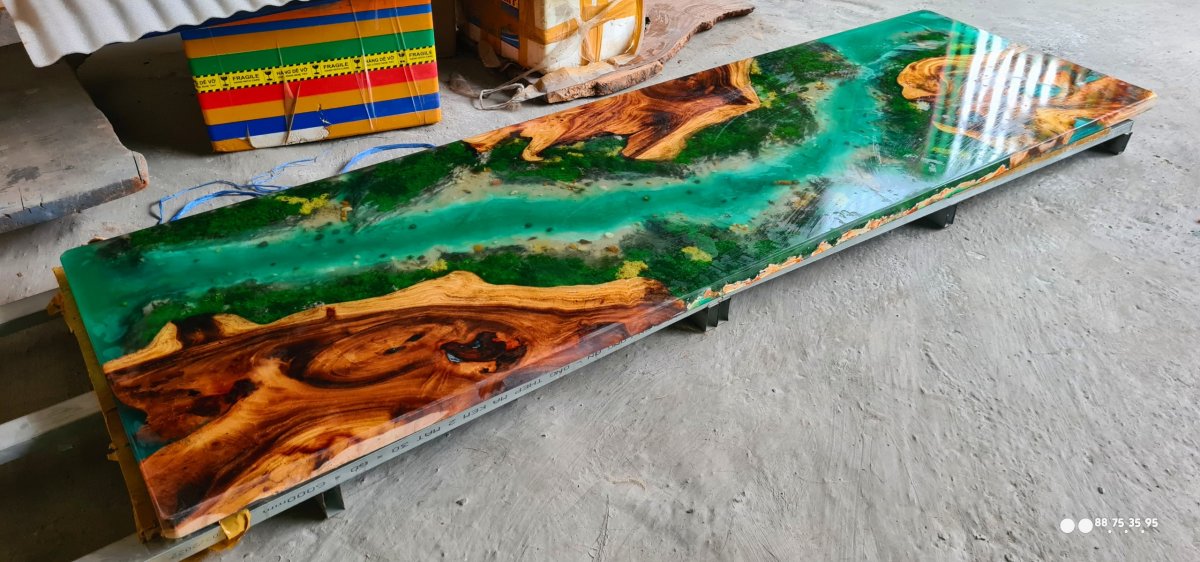 ban-an-epoxy-kieu-dong-song